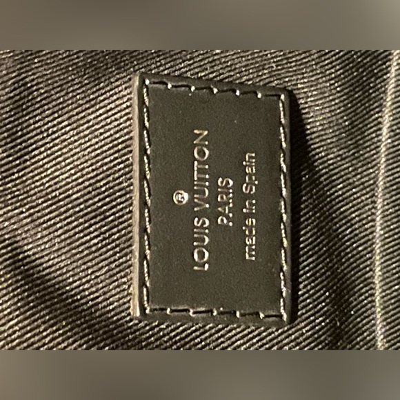 Authentic Louis Vuitton messenger bag brand new never used still in powder bag - Picture 2 of 6